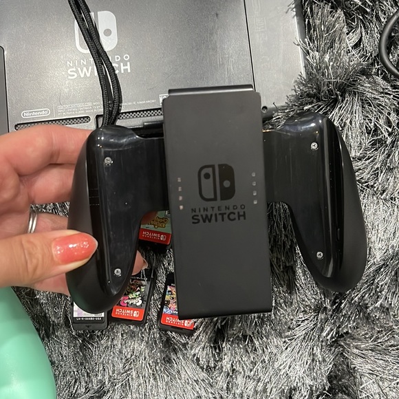 Nintendo Switch 1st model with vans & accessories - Picture 6 of 14